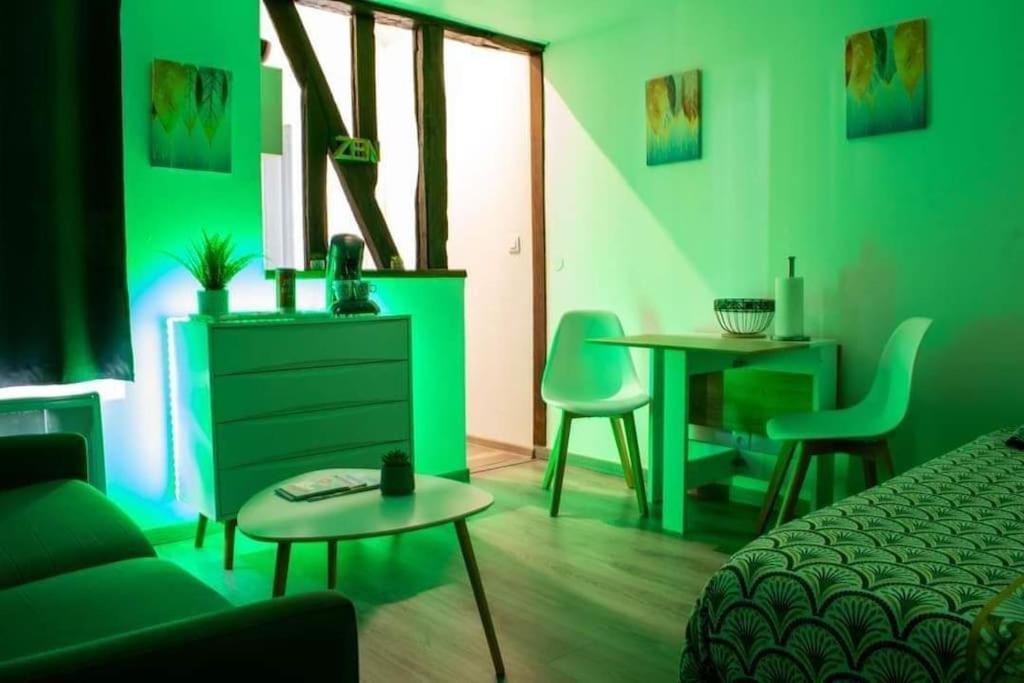 Studio Charmant Confortable Tv Centre Ville Louviers Zewnętrze zdjęcie