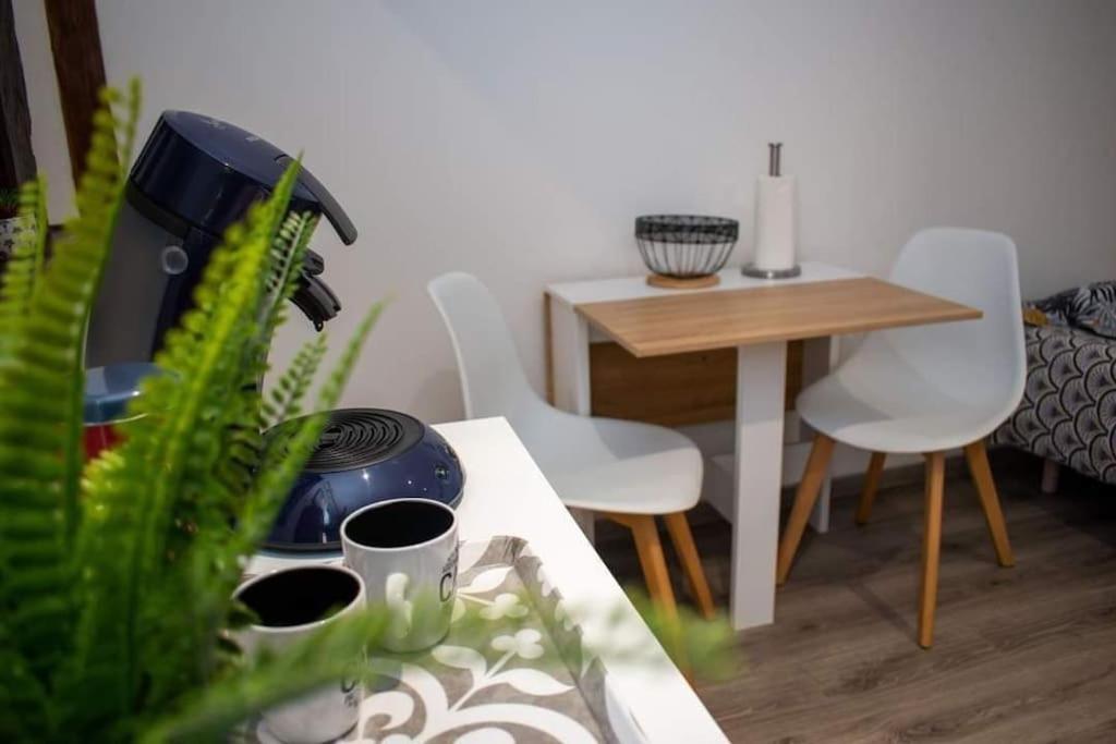 Studio Charmant Confortable Tv Centre Ville Louviers Zewnętrze zdjęcie