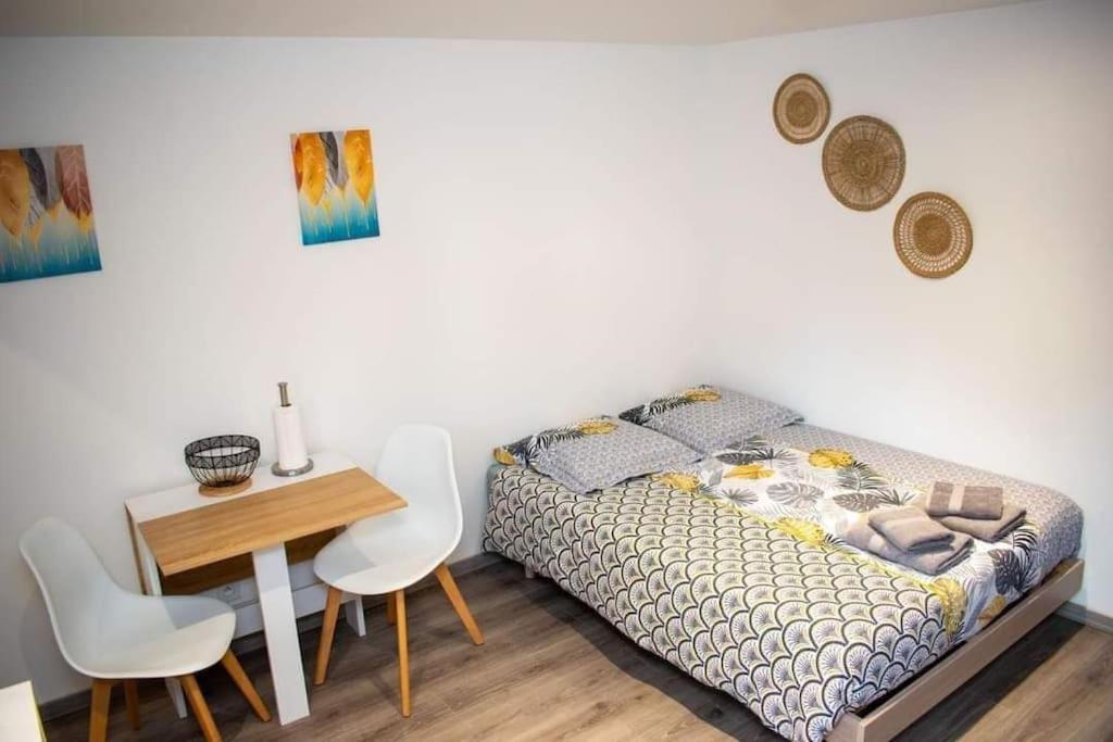 Studio Charmant Confortable Tv Centre Ville Louviers Zewnętrze zdjęcie