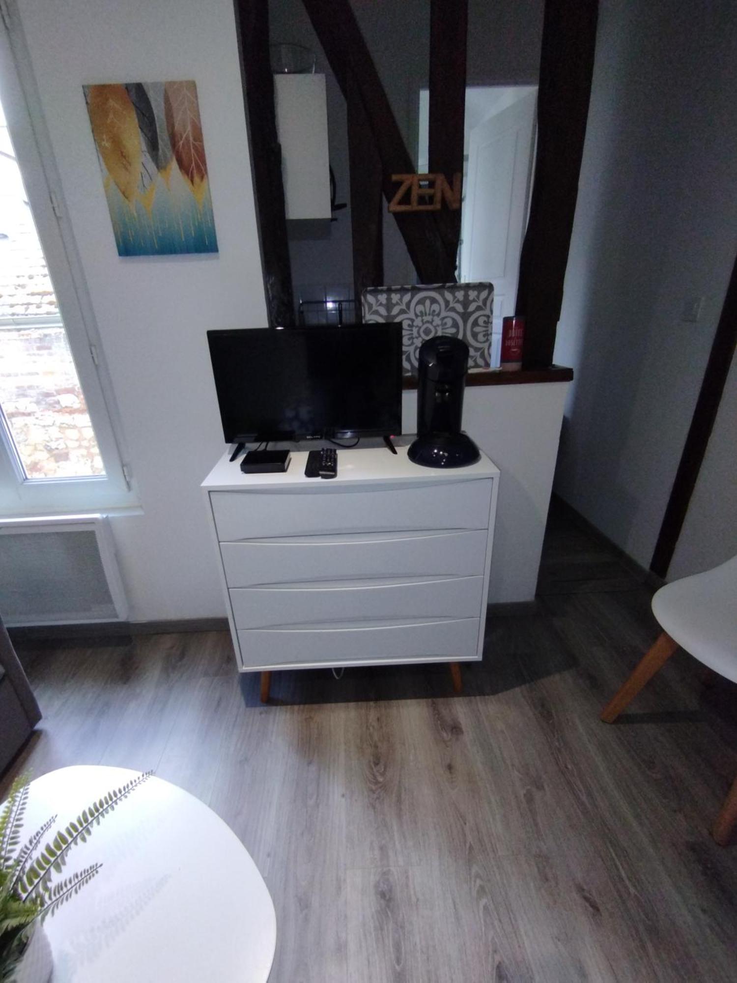 Studio Charmant Confortable Tv Centre Ville Louviers Zewnętrze zdjęcie