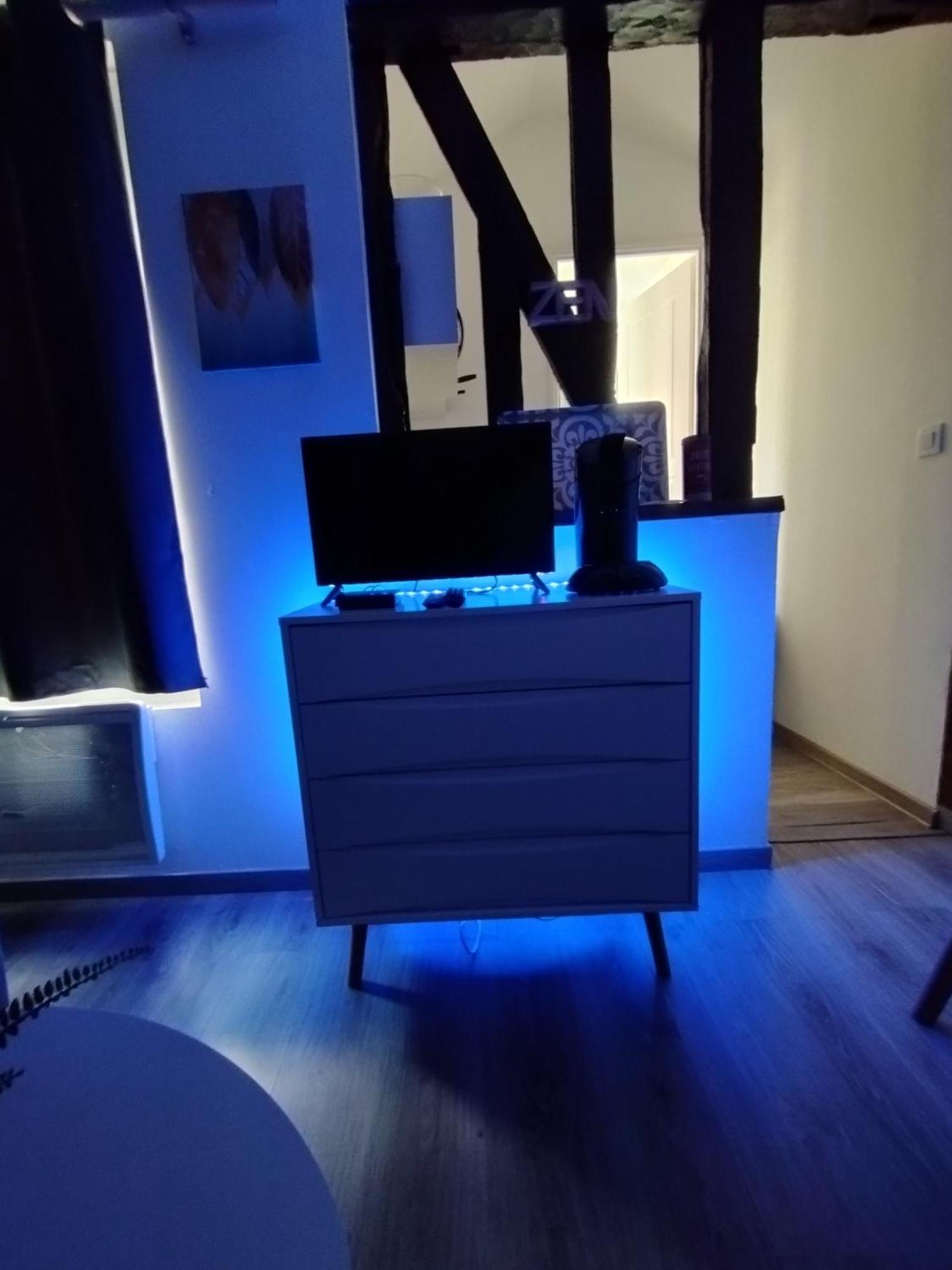 Studio Charmant Confortable Tv Centre Ville Louviers Zewnętrze zdjęcie
